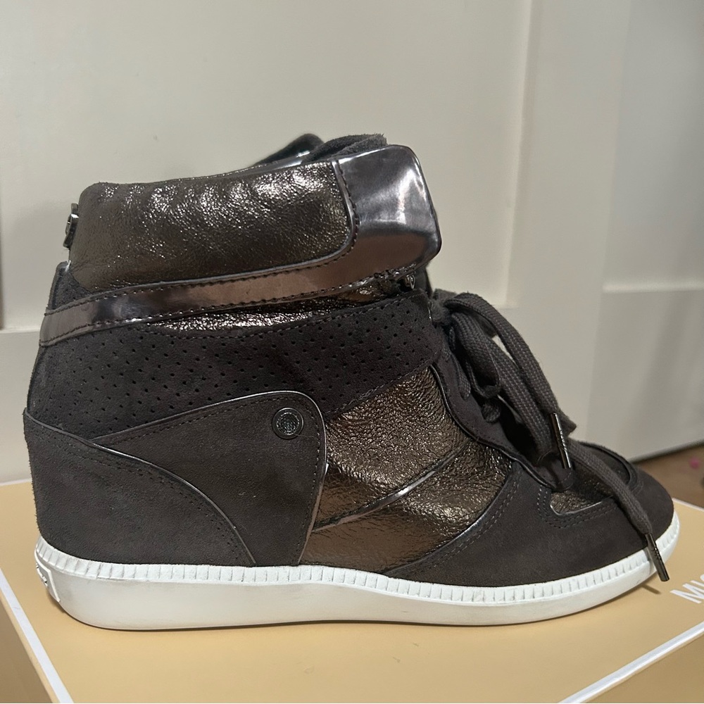 Michael Kors Nikko Sneakers 9.5 Brown Suede Metallic Lace Up Logo Wedge High Top - Picture 2 of 8